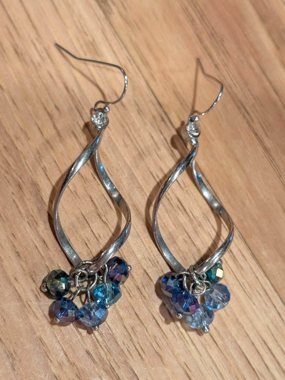 Source Unknown Silver Twisted Earrings with Blue and Teal Crystal Clusters